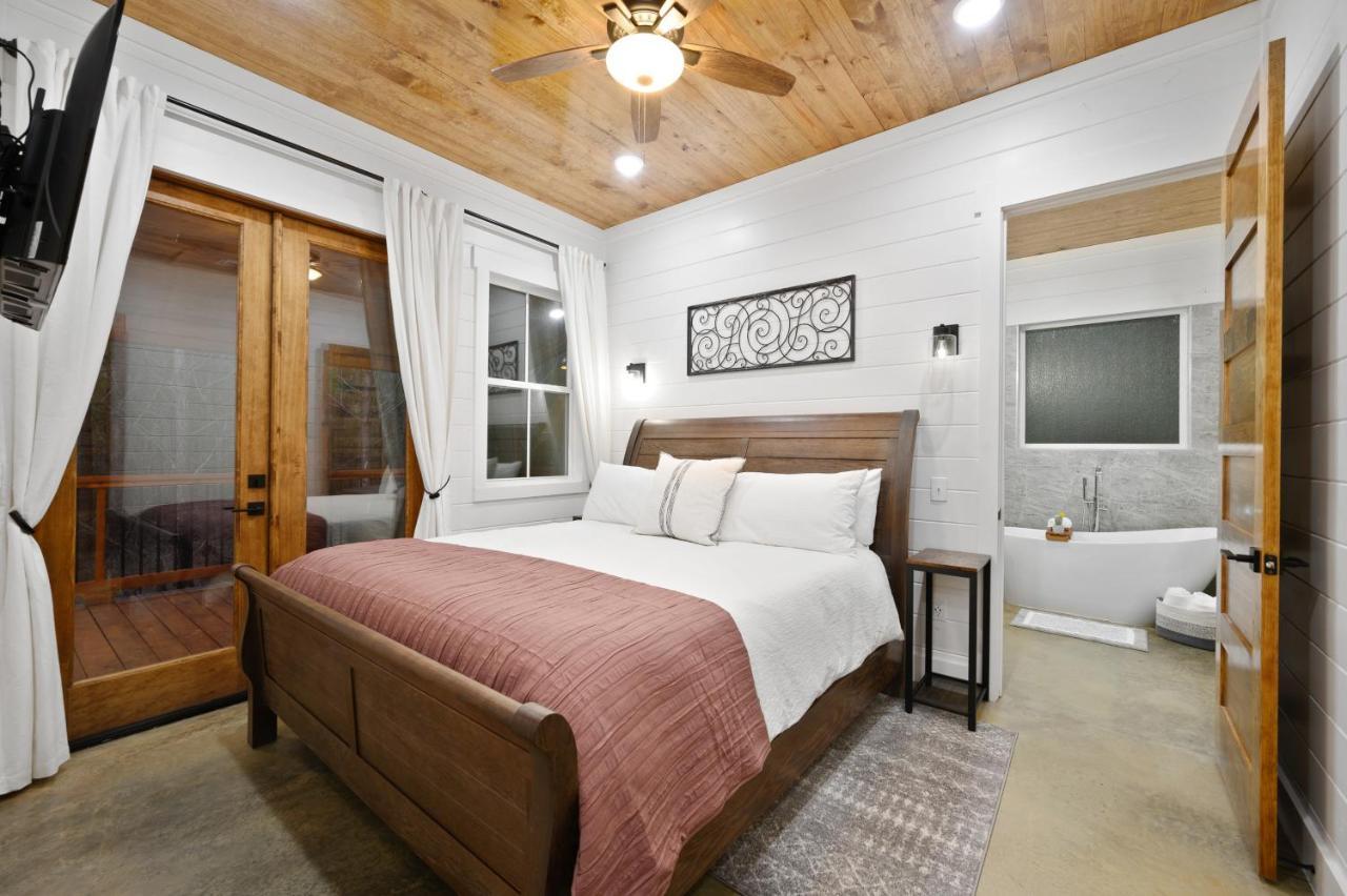 Bella Luna Cabin - Cozy Farmhouse Cabin, Private Deck, Swing Set, Fire Pit, Hot Tub Villa Broken Bow Exterior foto